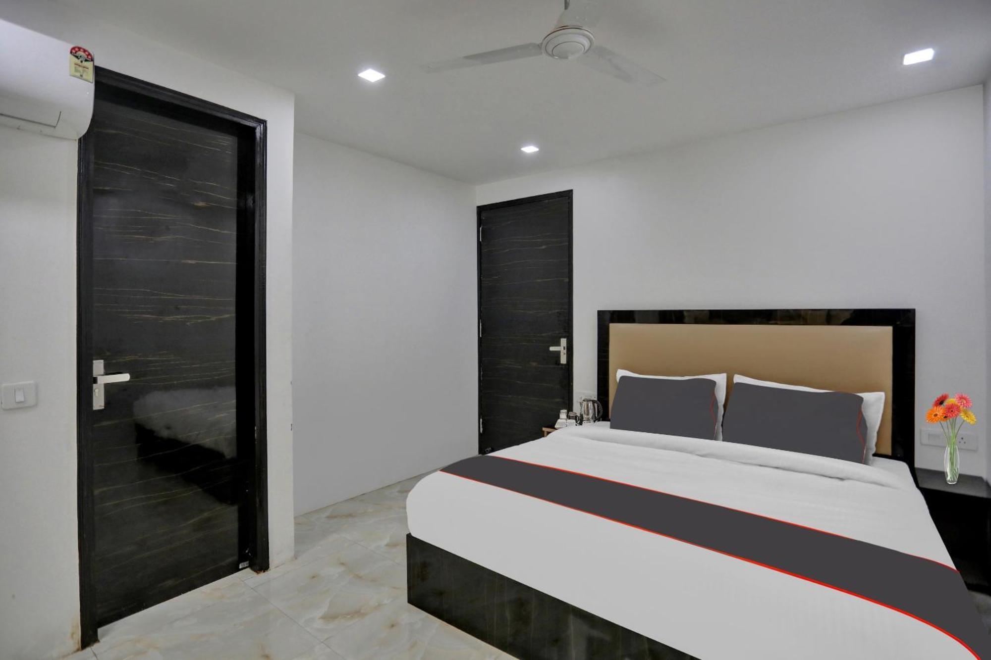 Super Townhouse The Arrow Near Lotus Temple Hotel New Delhi Exterior photo