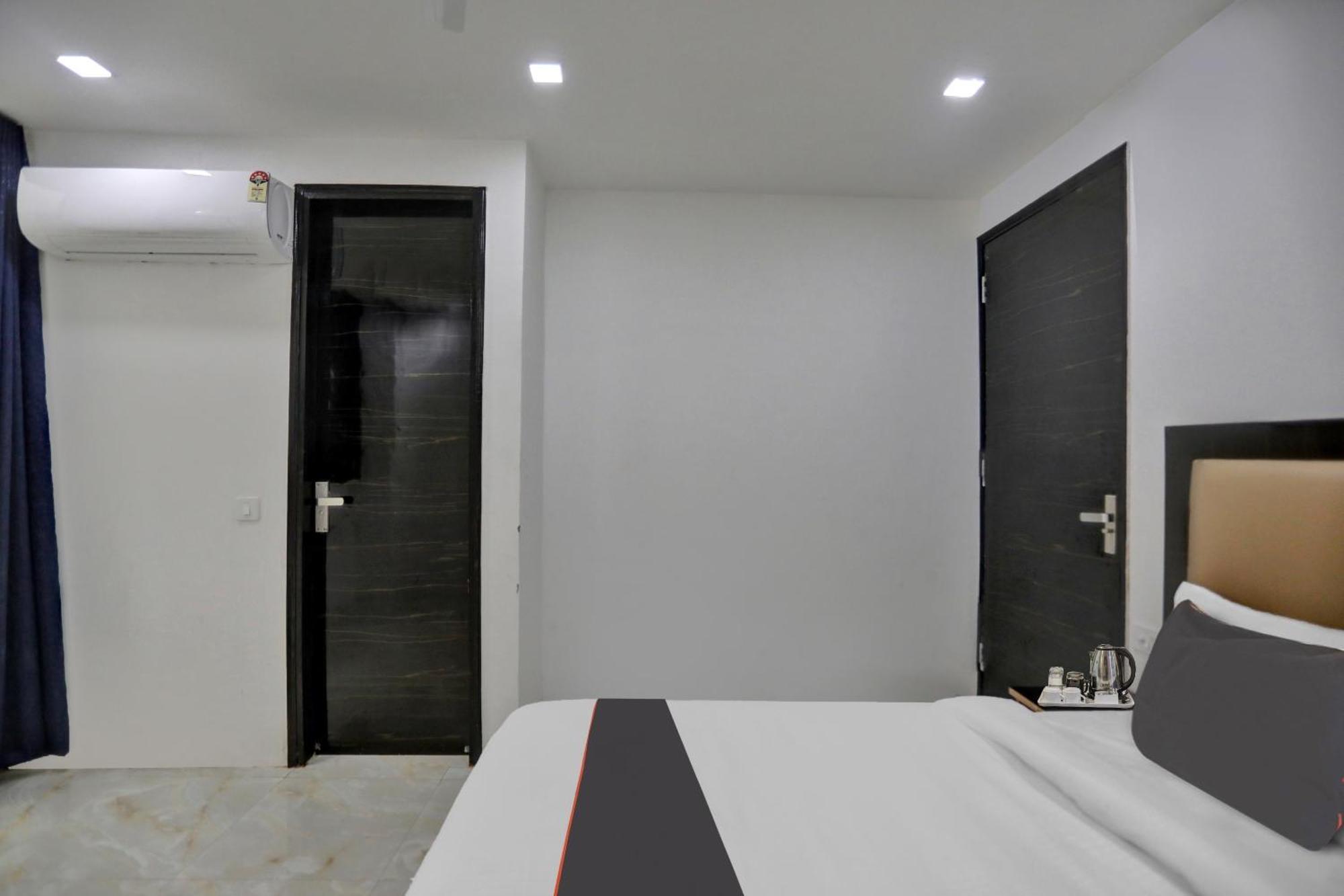 Super Townhouse The Arrow Near Lotus Temple Hotel New Delhi Exterior photo